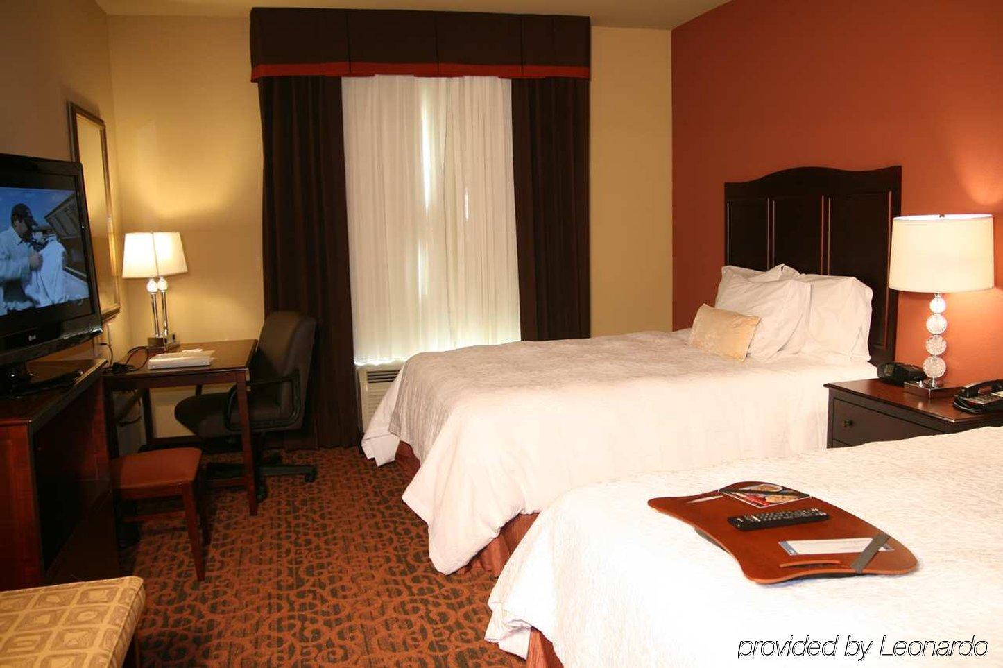 Hampton Inn & Suites Mission Room photo